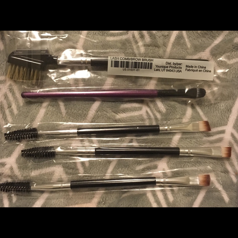 5 Eye brushes